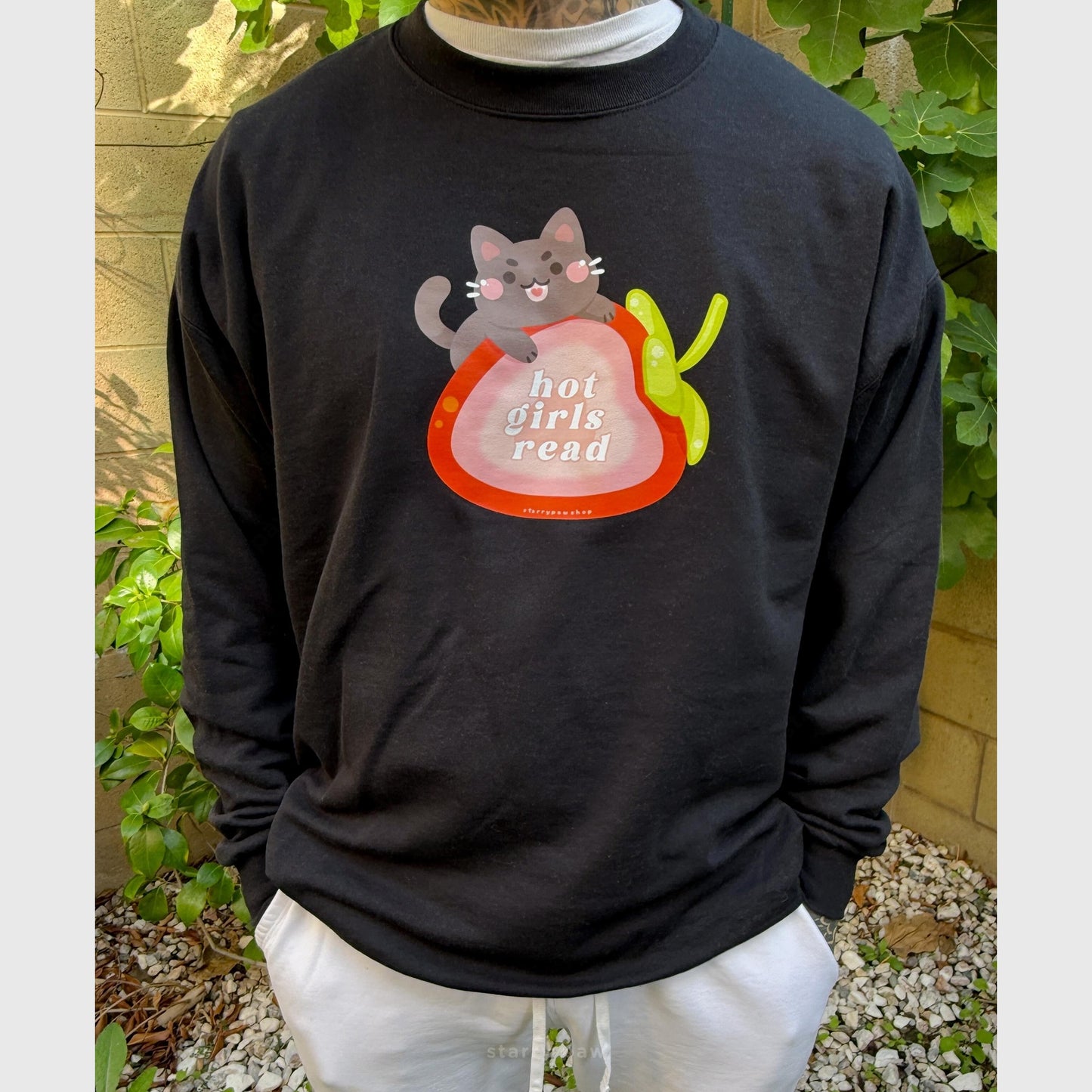 Hot Girls Read Strawberry Cat Sweatshirt S-5XL | Black / Tan / Pink
